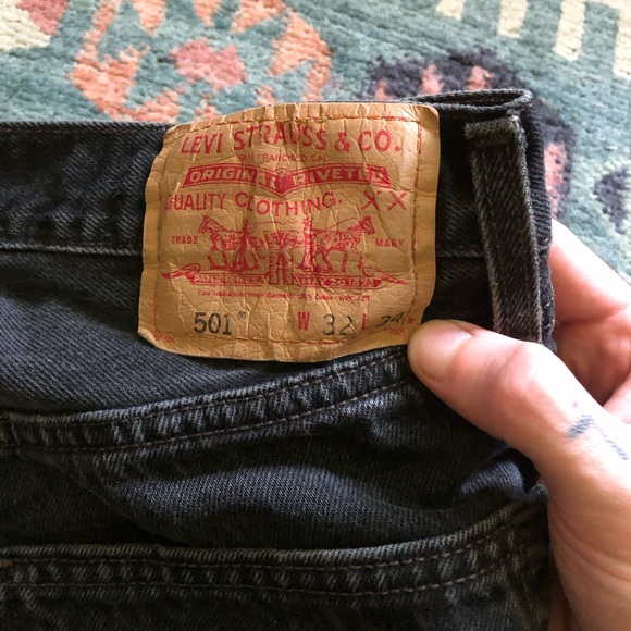 Vintage Distressed 501 Black Levis - Picture 5 of 9